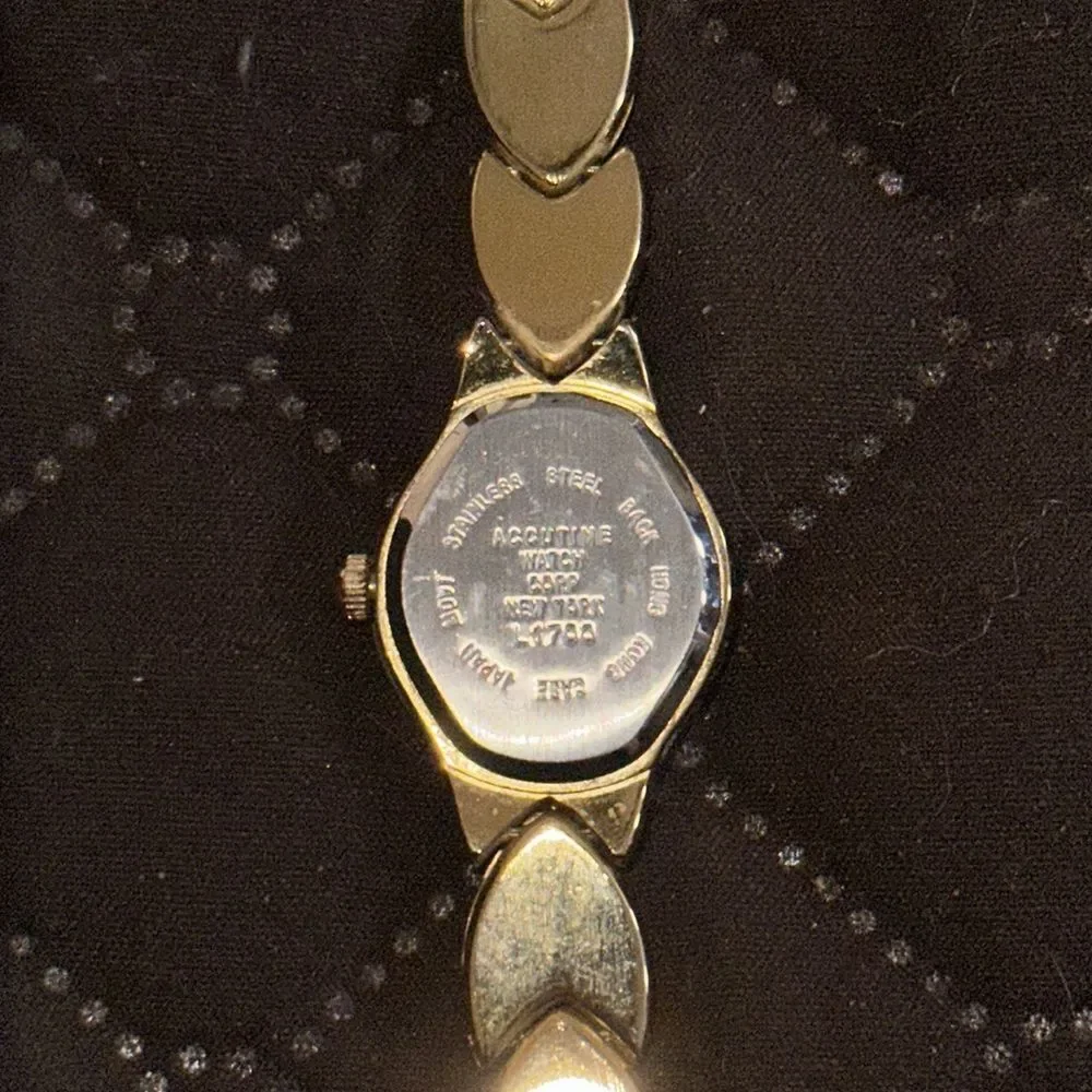 Accutime Watch Co. Goldtone Quartz Analog Wristwatch Classic Style